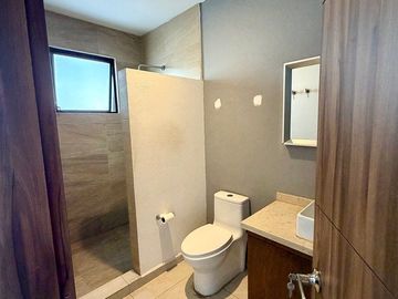 Amplio Departamento en Renta En Zibata, Planta Baja, Jardín Privado, Queretaro