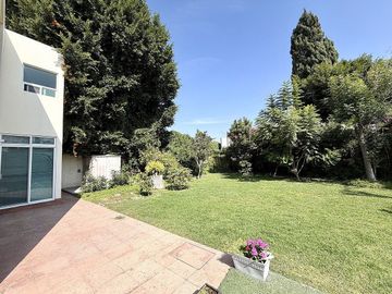 CASA EN VENTA EN JURICA CON ALBERCA Y RECAMARA EN PB, QUERETARO