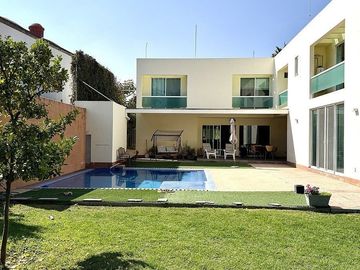 CASA EN VENTA EN JURICA CON ALBERCA Y RECAMARA EN PB, QUERETARO