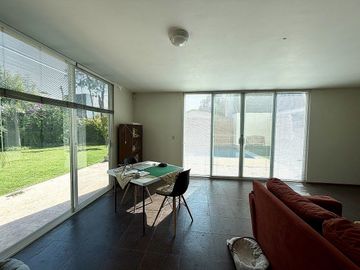 CASA EN VENTA EN JURICA CON ALBERCA Y RECAMARA EN PB, QUERETARO