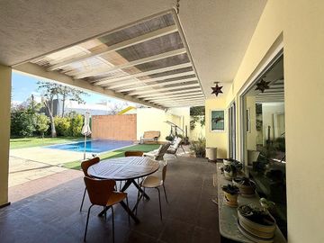 CASA EN VENTA EN JURICA CON ALBERCA Y RECAMARA EN PB, QUERETARO