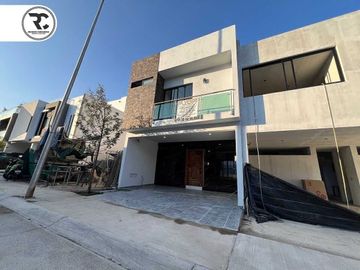 Se Renta Casa Amplia con Roof en Valdepeñas