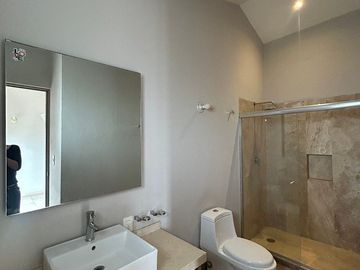 Privada Arco de Piedra/ Excelente Ubicación