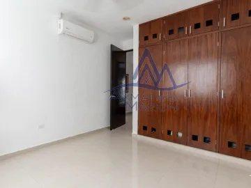 Casa en Venta de Recuperación Bancaria en Privanza Yikal, Supermanzana 40, Cancún Q.R, JX71