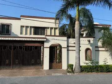 Casa en venta en Burocratas del Estado, Monterrey, Nuevo León