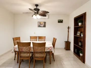Casa en venta en Burocratas del Estado, Monterrey, Nuevo León