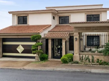 Casa en venta en Las Cumbres, Monterrey, Nuevo León