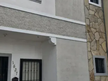 Casa en renta en Real del Valle, Santa Catarina, Nuevo León