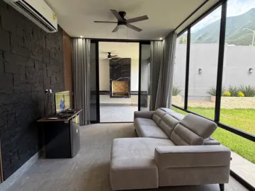 Casa en venta en Bosques de las Misiones Sector Encino, Santiago, Nuevo León