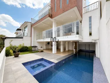 Casa en venta y renta en Bosque Real, Huixquilucan, México