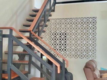 DIJUAL RUMAH SIMPANG DARMO PERMAI SELATAN 2LT 4KT FURNISH DEKAT TOL PAKUWON INDAH