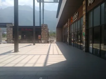 Local en renta en Espacio Cumbres, Monterrey, Nuevo León