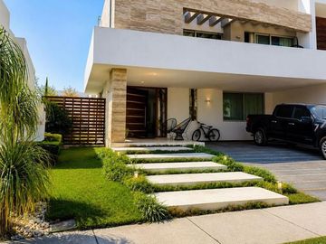 RESIDENCIA EN VENTA CONDOMINIO PUERTA PLATA ZAPOPAN