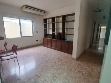 Casa en venta en Del Valle, San Pedro Garza García, Nuevo León