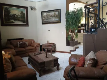 Casa en venta en Lomas del Roble, San Nicolás de los Garza, Nuevo León