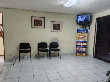 Local en renta en Las Cumbres, Monterrey, Nuevo León