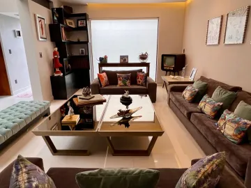 Casa en venta en Hacienda de las Palmas, Huixquilucan, México