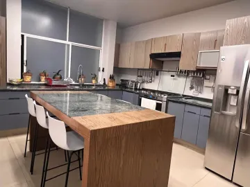 Casa en venta en Hacienda de las Palmas, Huixquilucan, México