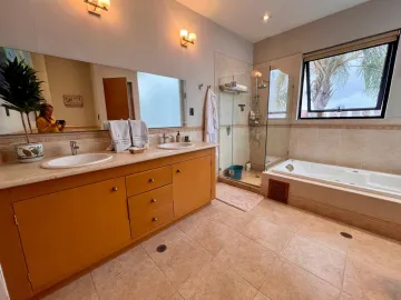 Casa en venta en Hacienda de las Palmas, Huixquilucan, México