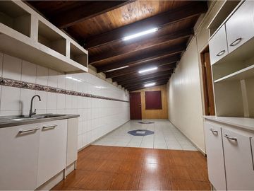 Vendo casa con Local Comercial - Los Angeles
