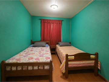 Vendo casa con Local Comercial - Los Angeles