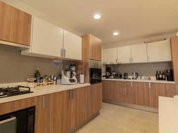 Gran casa remodelada, 6D con vista a la Cordillera