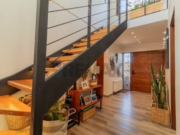 Gran casa remodelada, 6D con vista a la Cordillera