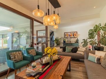 Gran casa remodelada, 6D con vista a la Cordillera