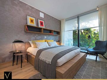 LUJOSO DEPARTAMENTO DÚPLEX CON JARDÍN