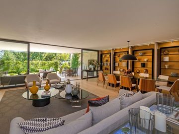 LUJOSO DEPARTAMENTO DÚPLEX CON JARDÍN