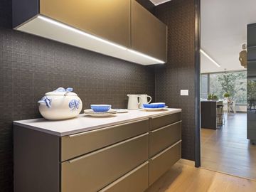 LUJOSO DEPARTAMENTO DÚPLEX CON JARDÍN