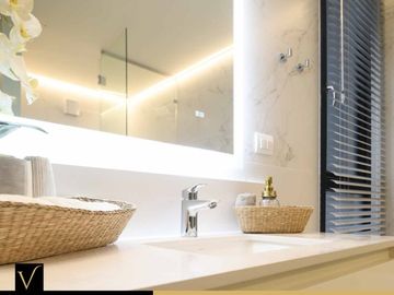 LUJOSO DEPARTAMENTO DÚPLEX CON JARDÍN