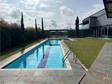 Casa para Arriendo amoblado en el Retiro con Piscina