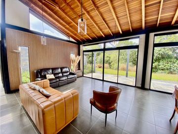 Casa para Arriendo Amoblado en Medellín Las Palmas