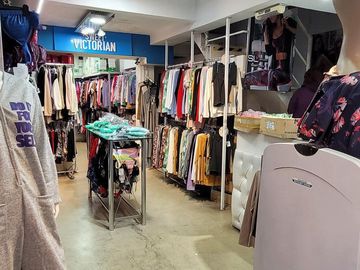 Local/oficina   - Zona Outlet  -  80m2 - Con Renta -  Calle Aguirre 700 y Gurruchaga