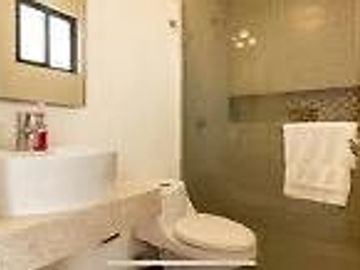 SE VENDE HERMOSA CASA EN FRACCIONAMIENTO EL CANTO, QUERETARO!!