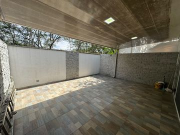 SE ALQUILA 🏡 ¡CASA MODERNA Y EXCLUSIVA – EL CASTILLO, JAMUNDÍ!