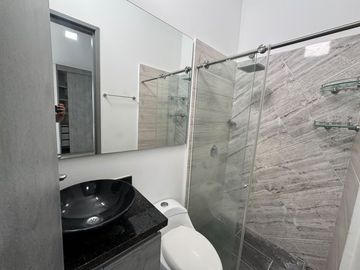 SE ALQUILA 🏡 ¡CASA MODERNA Y EXCLUSIVA – EL CASTILLO, JAMUNDÍ!