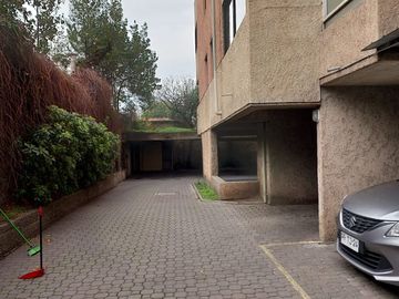 ARRIENDO AMPLIO 1 D 2 BAÑOS ESTACIONAMIENTO PROVIDENCIA
