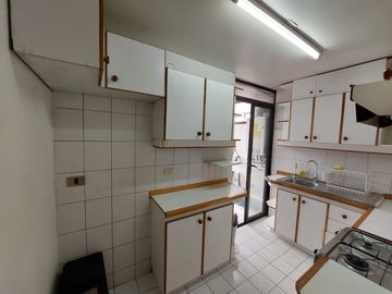 ARRIENDO AMPLIO 1 D 2 BAÑOS ESTACIONAMIENTO PROVIDENCIA