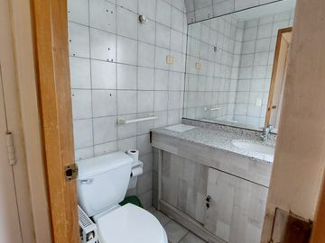 ARRIENDO AMPLIO 1 D 2 BAÑOS ESTACIONAMIENTO PROVIDENCIA