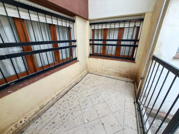 Venta Departamento 3 ambientes con Balcón y Patio. Zona Plaza Mitre