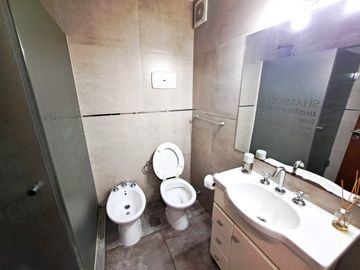 Venta Departamento 3 ambientes con Balcón y Patio. Zona Plaza Mitre