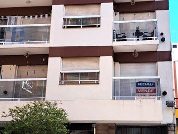Venta Departamento 3 ambientes con Balcón y Patio. Zona Plaza Mitre