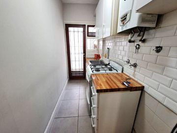 Venta Departamento 3 ambientes con Balcón y Patio. Zona Plaza Mitre