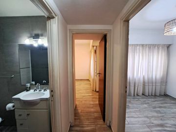 Venta Departamento 3 ambientes con Balcón y Patio. Zona Plaza Mitre