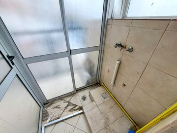 Venta Departamento 3 ambientes con Balcón y Patio. Zona Plaza Mitre