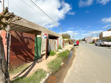 Venta local con departamento Villa Aguirre, Tandil
