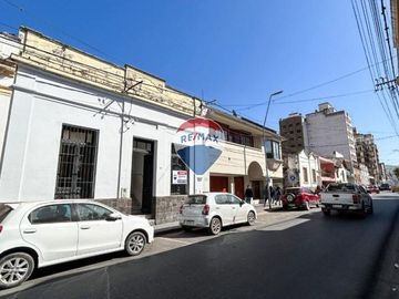 VENTA CASA 6 DORM B°CENTRO