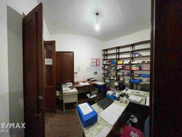 VENTA CASA 6 DORM B°CENTRO